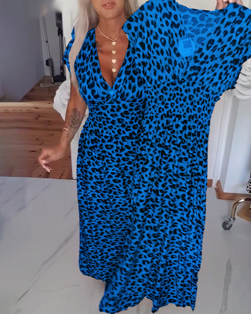 Ashley | Elegant dress with leopard print and V-neck.