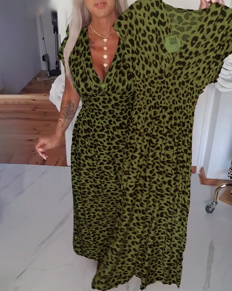 Ashley | Elegant dress with leopard print and V-neck.